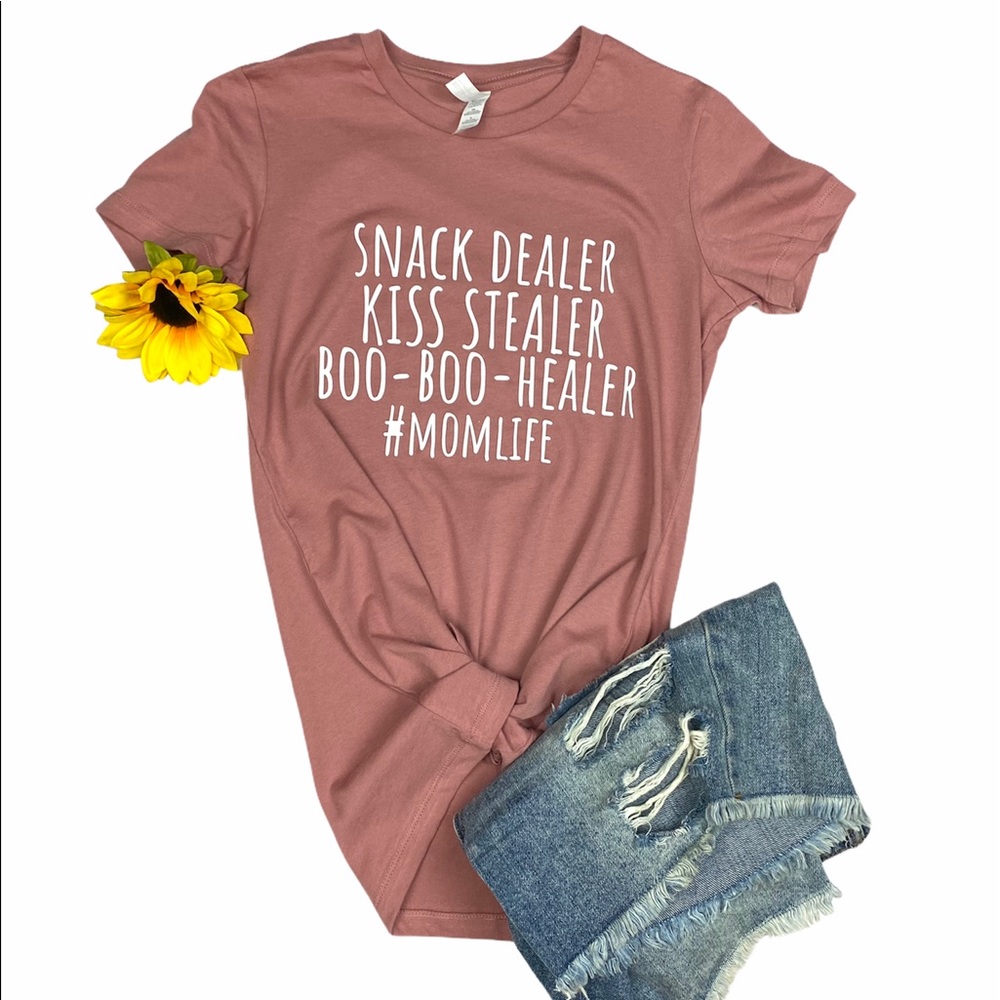 Custom #momlife graphic T-shirt